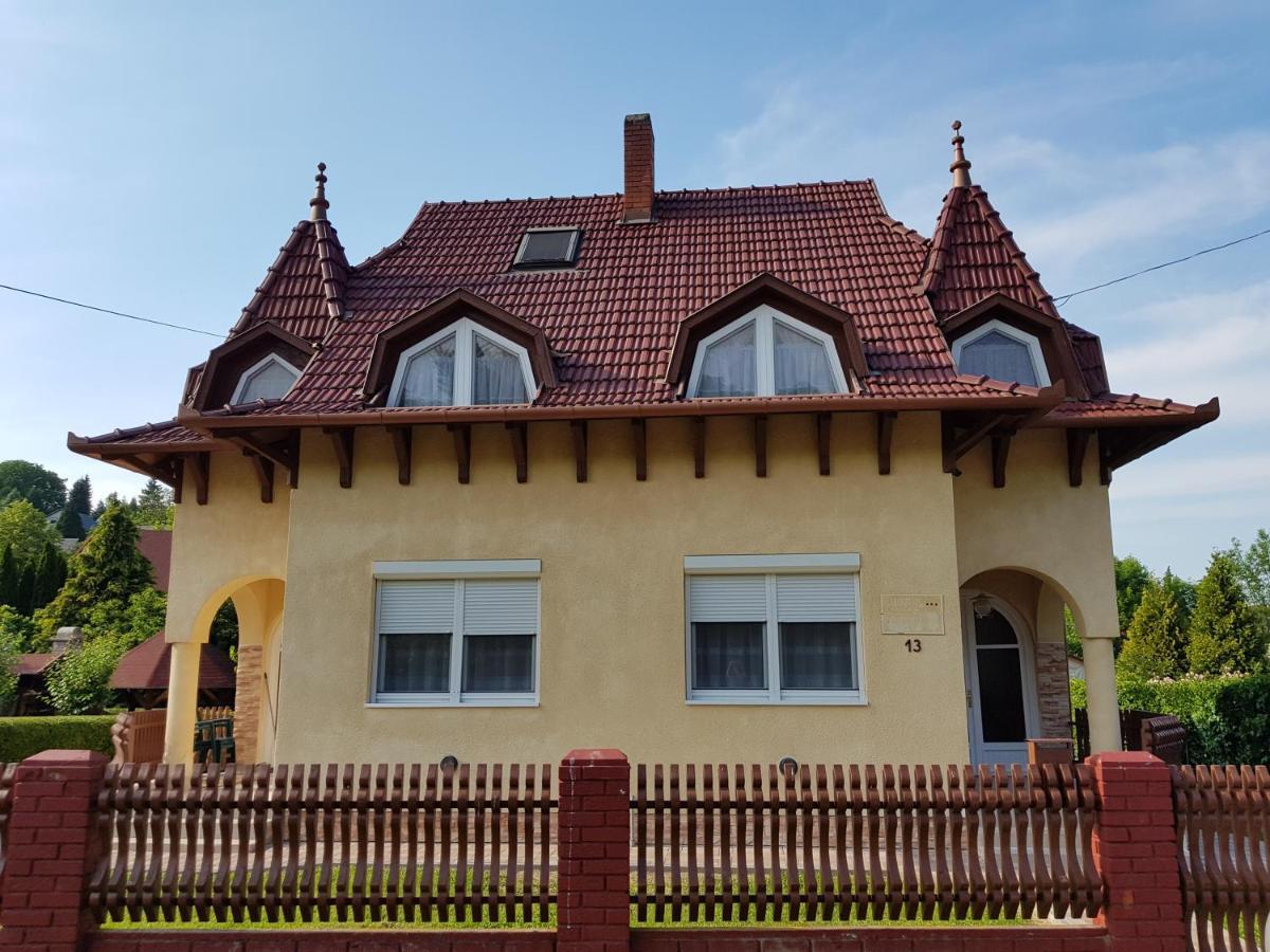 Henrietta Apartmanház Appartement Zalakaros Buitenkant foto