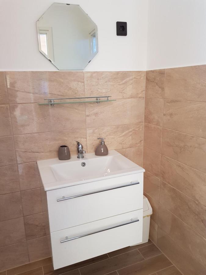 Henrietta Apartmanház Appartement Zalakaros Buitenkant foto